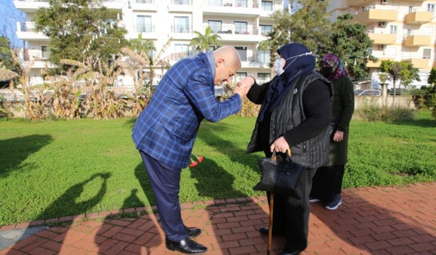 Başkan Şahin'den kadınlara jest