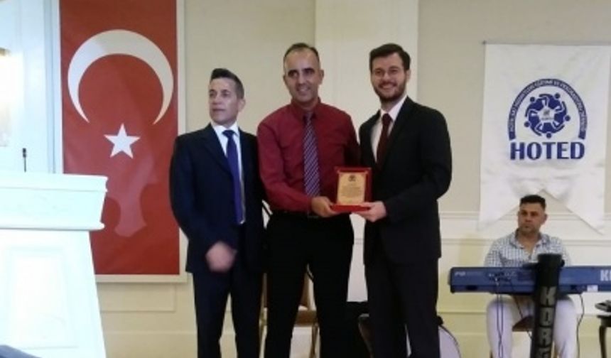 HOTED Başkanı Tarık Saylar’ın Diversey kimya yönetimi ve davetlilere teşekkür kutlaması ile başlayan gece, Onursal Başkan ve Başdanışman Hakan Halit Yeni’nin konuşmaları ve sunumu  ile devam etti.