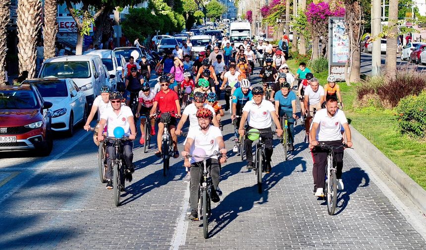 15-21 Mayıs Gençlik Haftası ve 19 Mayıs Atatürk'ü Anma Gençlik ve Spor Bayramı kutlamaları kapsamında Engelsiz Pedallar Genclik bisiklet turu etkinliği gerçekleştirildi