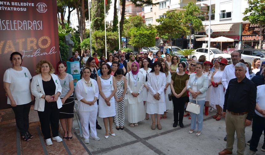 
Antalya Büyükşehir Belediyesi Atatürk Sanat Eğitim Merkezi ( ATASEM ) Alanya’da yıl sonu sergisi açtı. Hatıra Sergisi adı verilen serginin açılışına Sosyal Hizmetler Dairesi Başkanlığı Kalite Geliştirme Genel Koordinatörü Hülya Demir, Yaygın Eğitim Şube Müdürü Ömer Güllü, Alanya Halk Eğitim Merkezi Müdürü İbrahim Yıldırım CHP Meclis Üyeleri, partililer kursiyerler, davetliler ve vatandaşlar katıldı.  