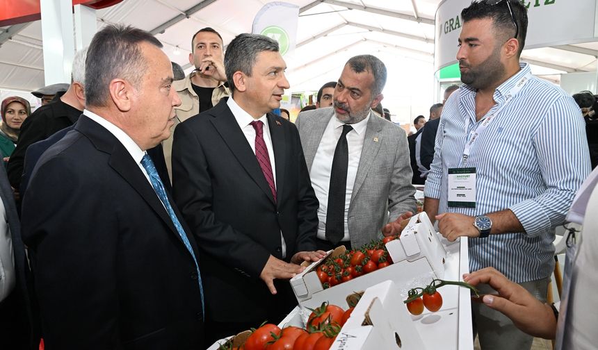 Türkiye tarımının amiral gemisinin Antalya olduğunu söyleyen Vali Hulusi Şahin; “Türkiye tarımının doksan milyon kişiden fazla nüfusu besleyerek üzerine ihracat yapma başarısını gösteren güçlü bir sektör olduğunu ve bu başarıda  Antalya’nın büyük bir payı olduğunu   vurguladı. 