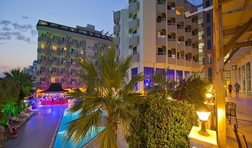 Alanya'nın Queen Resort Hotel'i, Elektraweb Teknolojisi ile Yönetilmeye Başlandı
