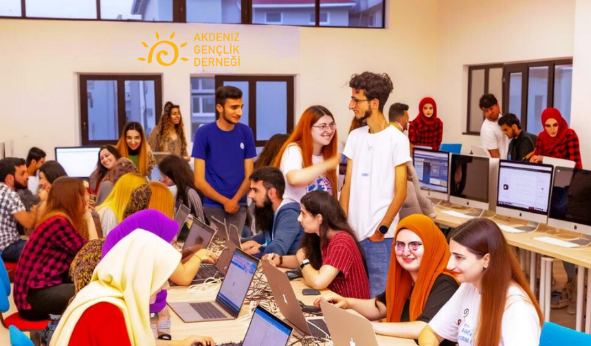 Akdeniz Gençlik Derneği'nden Alanya'daki STK'lara Dijital Dönüşüm Desteği