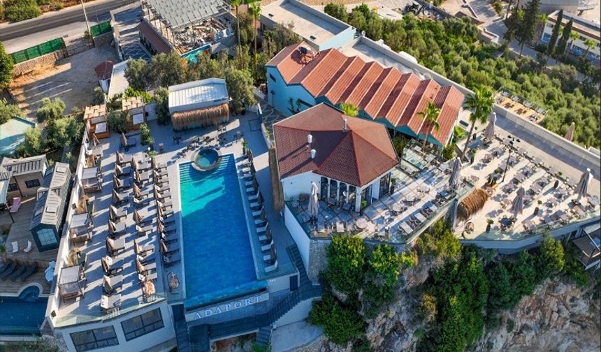 
Alanya'nın Dinek mevkiinde, yat limanının hemen girişinde konumlanan Ada Port Hotel, Gürses Grup’un yönetiminde faaliyete geçti. Muhteşem deniz manzarasıyla öne çıkan bu seçkin otel, Alanya'nın köklü ailelerinden Gürses ailesi tarafından turizme kazandırıldı. Gürses Grup, oteli turizm sezonuna hızlı bir başlangıç yaparak hizmete açtı ve kısa sürede yerli ve yabancı turistlerin ilgisini çekmeyi başardı.