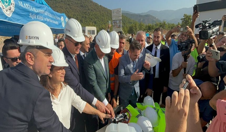 Mevlüt Çavuşoğlu müjdeyi verdi: “Hedefimiz ALKÜ Tıp Fakültesi Hastanesi”