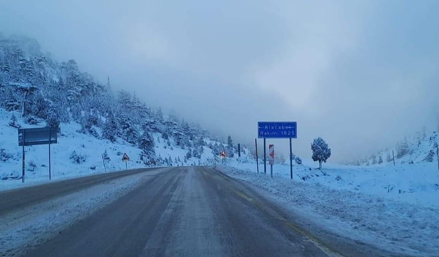 Alacabel Geçidi’ne Mevsimin İlk Karı Düştü