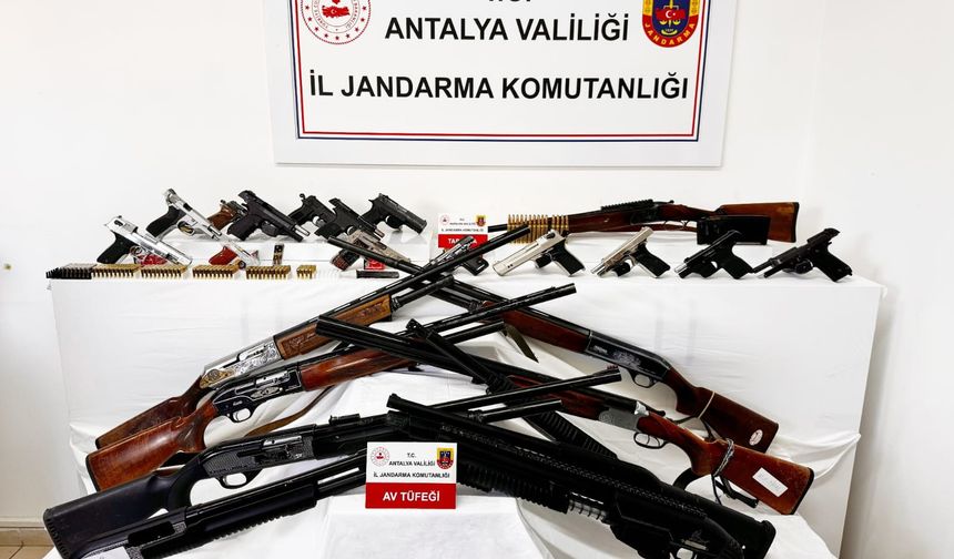 Alanya’da Jandarma'dan Dev Silah ve Uyuşturucu Operasyonu-İşte olay yeri görüntüleri