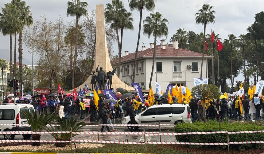 Alanya’da Kamu Emekçilerinden Maaş Zammı Protestosu