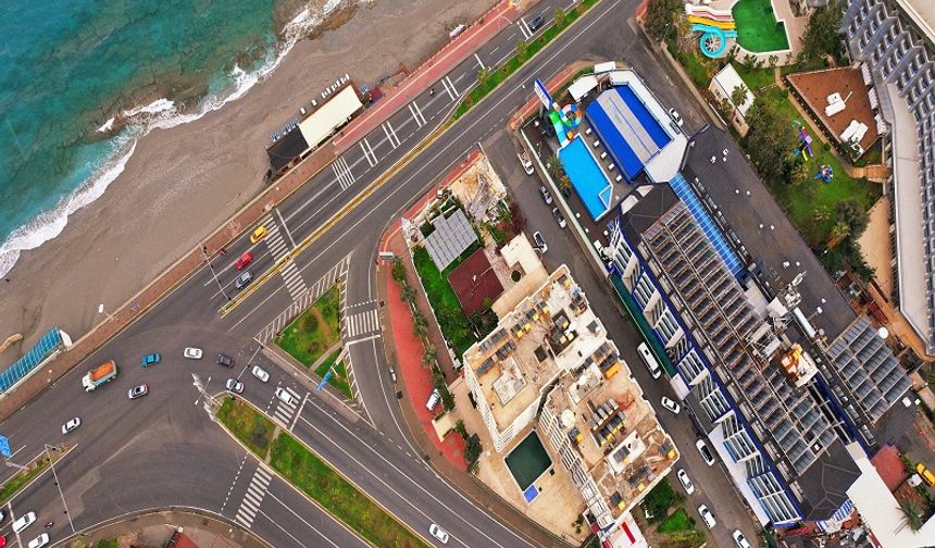 Flaş haber: Alanya Belediyesi Park Alanında İşgal Edilen Restoranı Yıktı