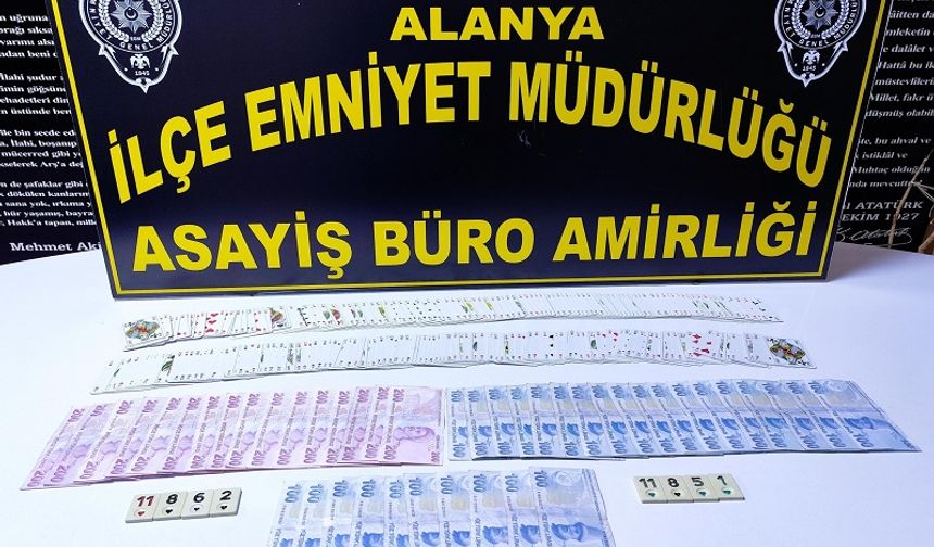 Alanya'da Polisten Kumar Baskını: Binlerce Lira Para ve Oyun Makineleri Ele Geçirildi