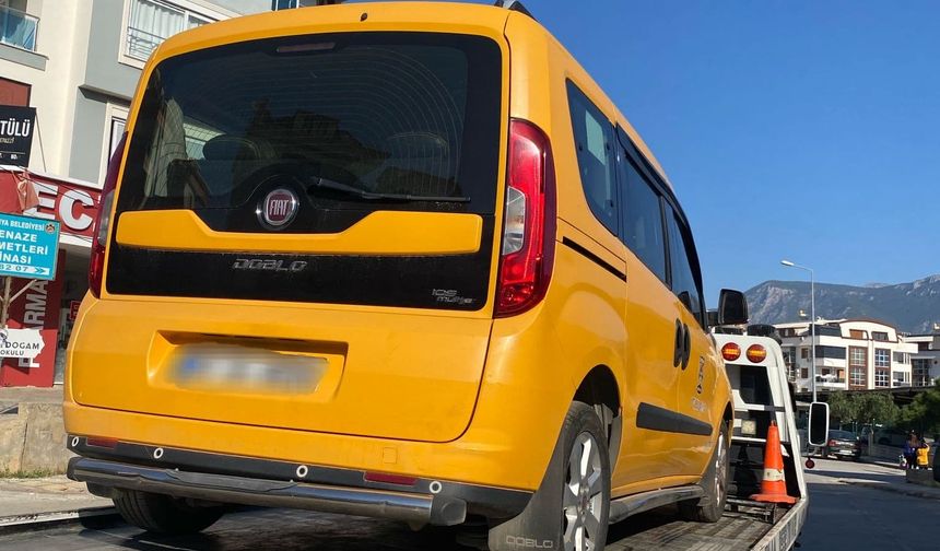 Alanya da Ters Yönde, Kaldırımda, Sigortasız! Kuralları Hiçe Sayan Taksiciye 13 Bin TL Ceza
