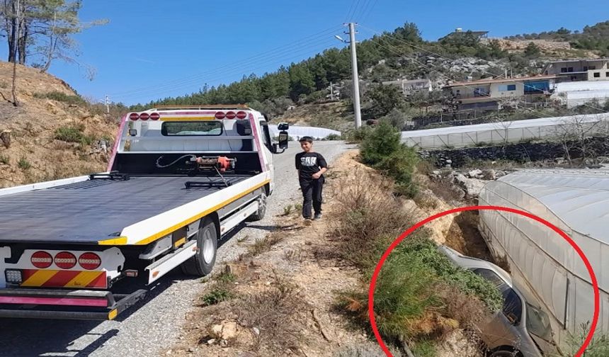 Direksiyon Hakimiyetini Kaybeden Sürücü Seraya Uçtu