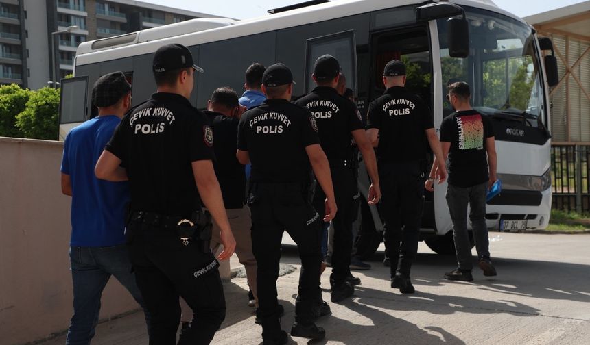 Cinayetten Dolandırıcılığa: Antalya Polisi 2 Haftada 1316 Kişiyi Adalete Teslim Etti
