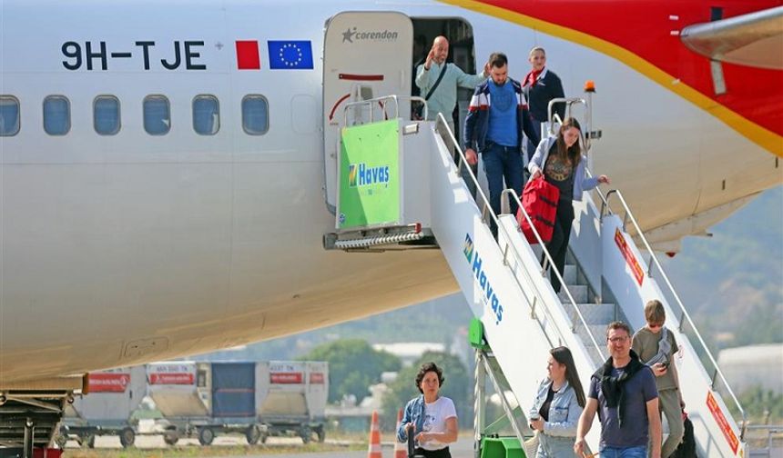 Cumartesi Günleri Antalya Semalarında 1000 Uçuş!