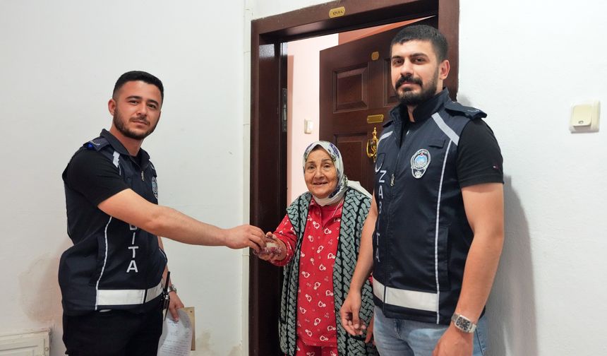 Cüzdanını Kaybeden 79 Yaşındaki Fatma Teyze Gözyaşlarını Tutamadı