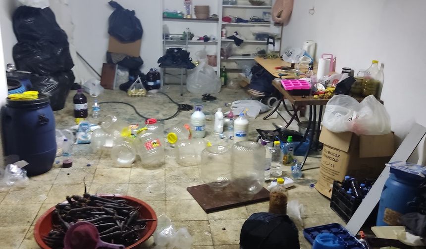 Alanya’da Şalgam Skandalı: Tuvalet Sızıntılı Depoda Üretim Yapan Ruhsatsız İşletme Mühürlendi!