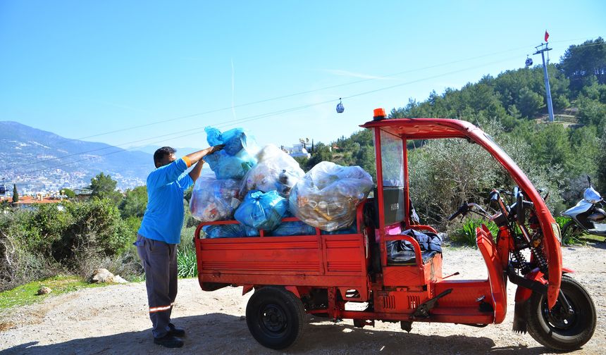 Alanya'da Bayram Temizliği: 4,874 Ton Atık Toplandı