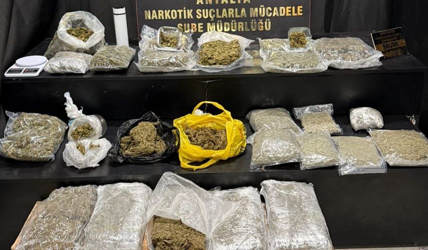 Avukat da Çetede! 16 Kilo Metamfetamin Ele Geçti