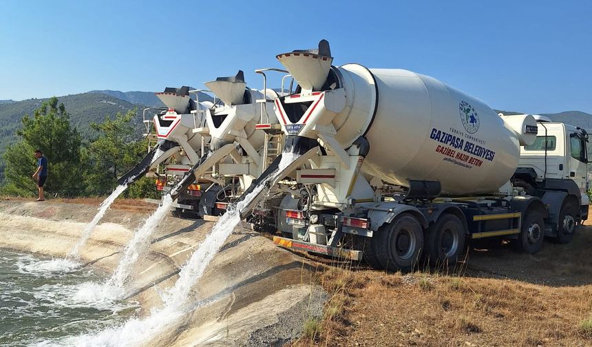 Gazipaşa’da Yangını Kontrol Altına Alma Çalışmaları Tüm Hızıyla Devam Ediyor