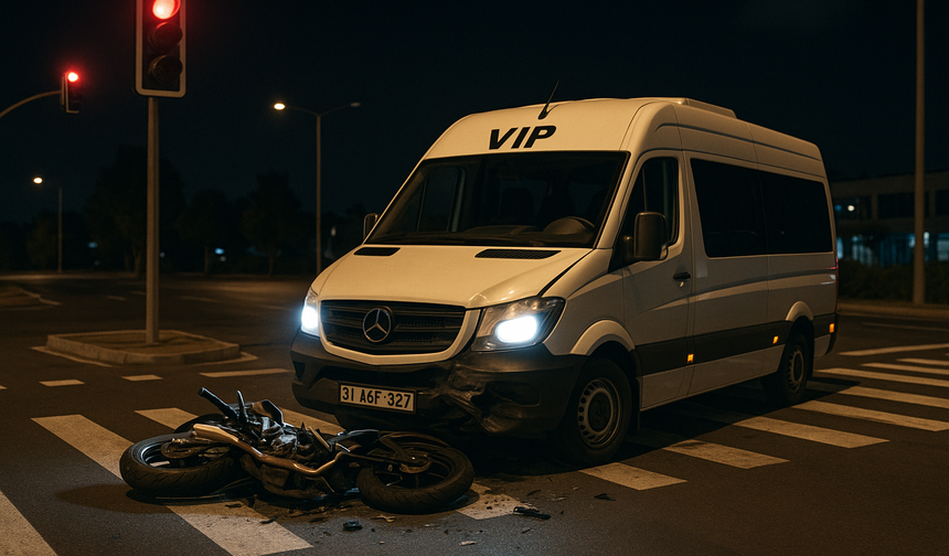 VIP Tur Minibüsü Kırmızı Işıkta Geçti: Motosiklet Sürücüsü Hayatını Kaybetti
