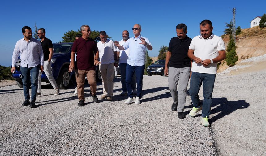 Özçelik: “Kovanın Altındaki Delikleri Kapattık, Hizmet Üretiyoruz”  Dağ Başında Çift Şeritli Yol