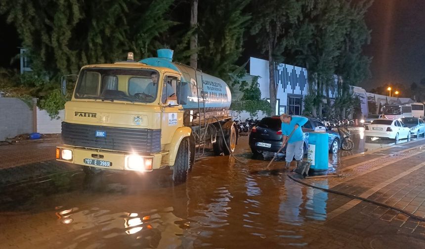 Gök Gürledi, Belediye Gecikmedi: Alanya’da Yağmur Mesaisi
