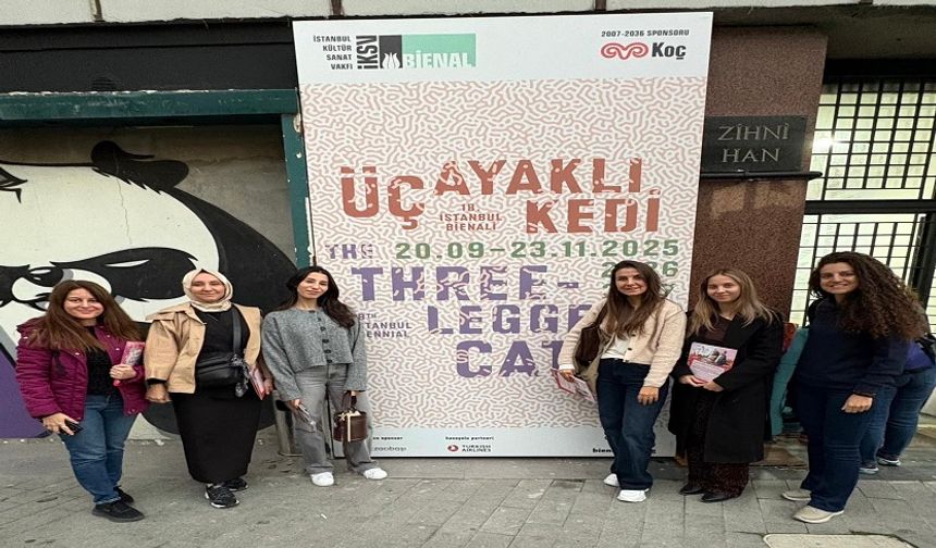 “Üç Ayaklı Kedi” İstanbul’da: Alanya Belediyesi Tasarım Ekibi Patilerini Sahnede Gösterdi