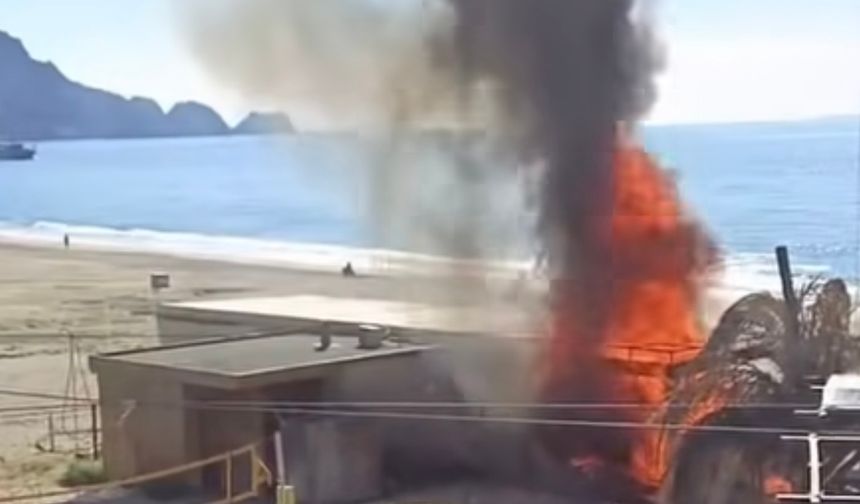 Kleopatra’da Alev Alarmı: Sahil Büfesi Yandı