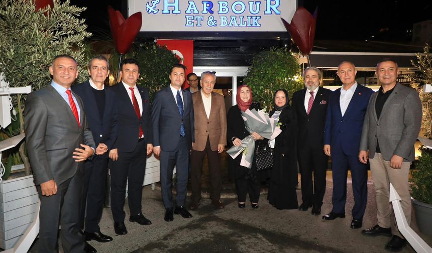 Arınç, Alanyalı Annesinin Memleketinde Öğretmenlerle Buluştu