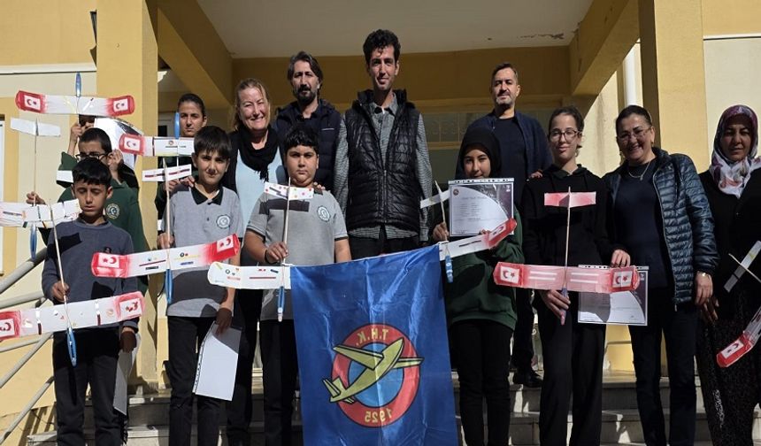Öğrenciler model uçak ile tanıştı
