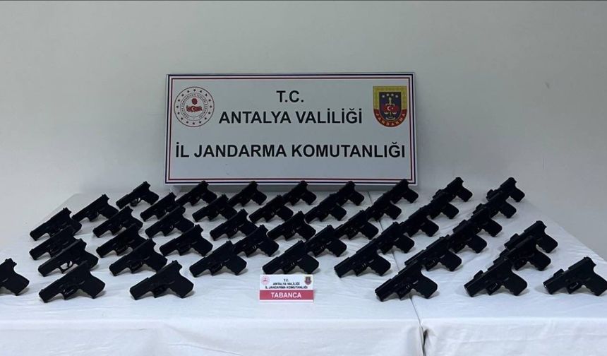 Jandarmadan Nokta Operasyon: Glock’larla Yakalandı