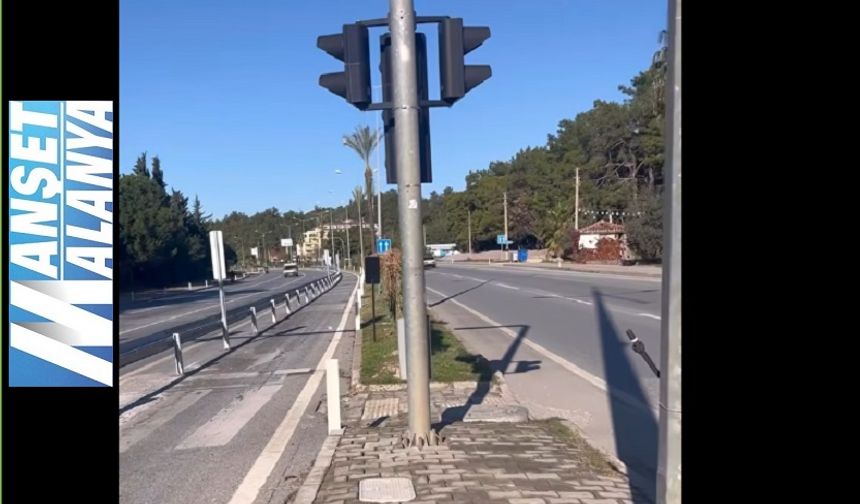 İncekum’da Kavşak Kapandı, Esnafın Sabrı Taştı