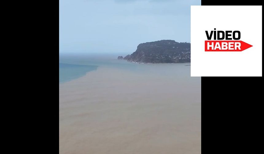 Alanya’da Denizin Rengi İkiye Bölündü: Yarısı Mavi, Yarısı Çamur