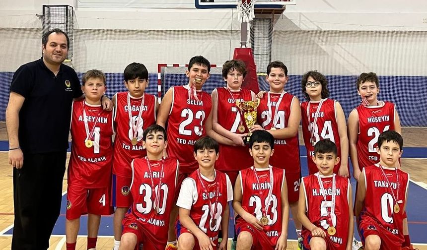 TED Alanya’dan Double Zafer: Küçükler de Büyükler de Şampiyon!