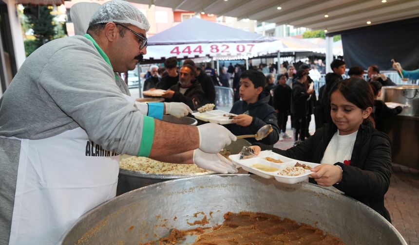 Alanya’da Ramazan Bereketi: Üç Noktada İftar Sofrası Kuruldu