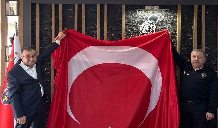 Bayrağa Saygı, Birliğe Mesaj: Şaşmaz’dan Dikkat Çeken Hamle