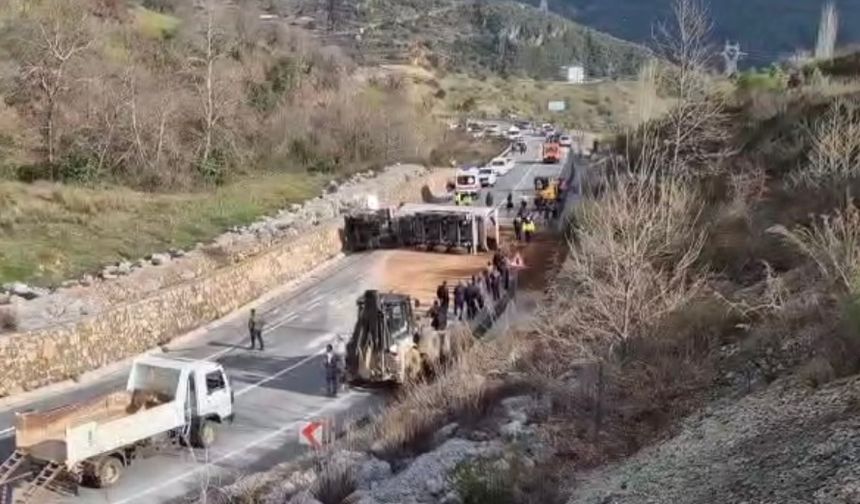 Alanya’da Freni Boşalan Tır Can Aldı! 23 Yaşındaki Genç Hayatını Kaybetti