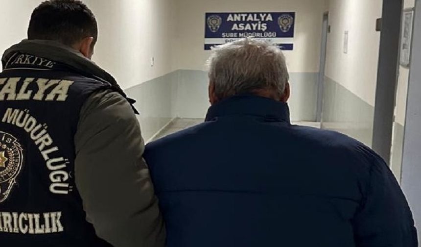 “Gümrükçüyüm” Dedi, Fotoğraflarla Güven Verdi: Dolandırıcı Tutuklandı