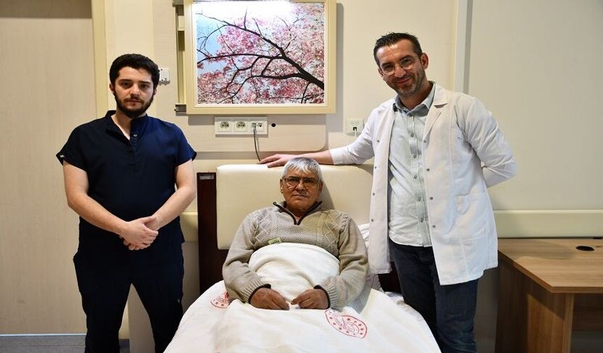 Alanya'da Tıp mucizesi. Torbasız kanser ameliyat başarıyla yapıldı. 2 santimetrelik risk!