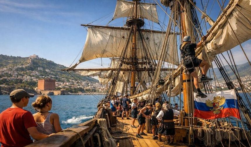 Bu Gemide Tatil Yok: Sabah Direk, Akşam Disiplin! Çar Petro’nun Gemisi Alanya’da: “Wi-Fi Yok, Yelken Var!”