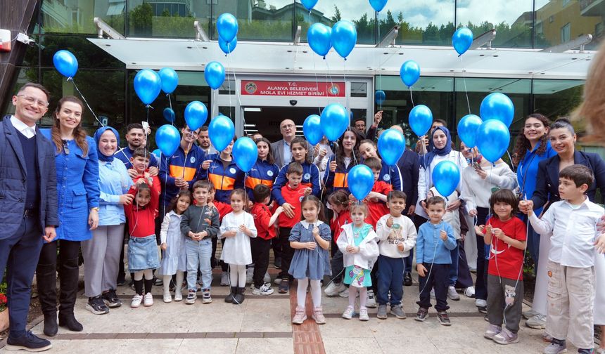 Alanya’da Otizm Farkındalığına Renkli Dokunuş: Mavi Balonlar Havalandı