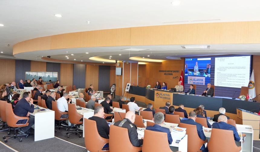 ÖZÇELİK’TEN BORÇ AÇIKLAMASI: “2 MİLYAR DEĞİL, 1 MİLYAR 281 MİLYON LİRA”