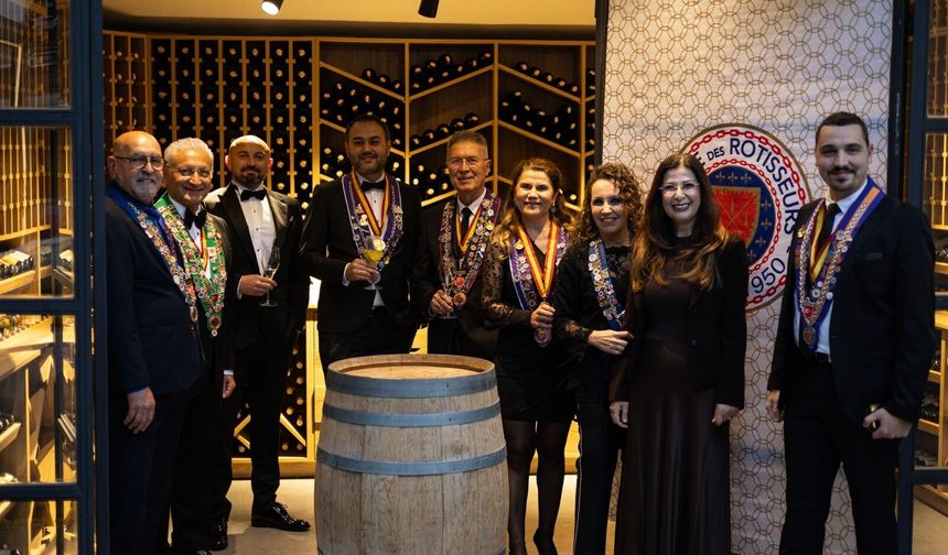 Çatal Bıçak Senfonisi: Alanya’da Seçkin Gala Gecesi. Lezzetin Diploması Seasons’ta Yazıldı