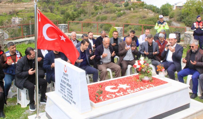 Alanya’da Duygu Dolu Anma: Şehit Alpay Aras Kabri Başında Anıldı