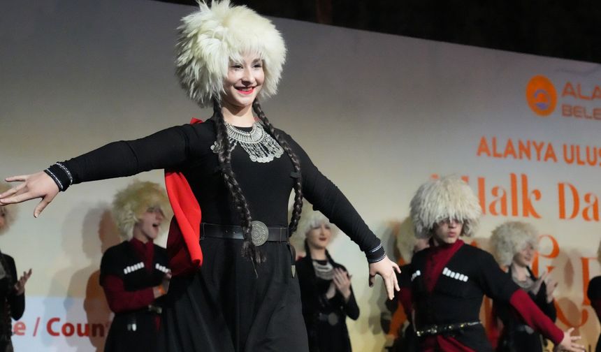 7 Ülke, 1200 Katılımcı… Alanya Festivalle Renklendi