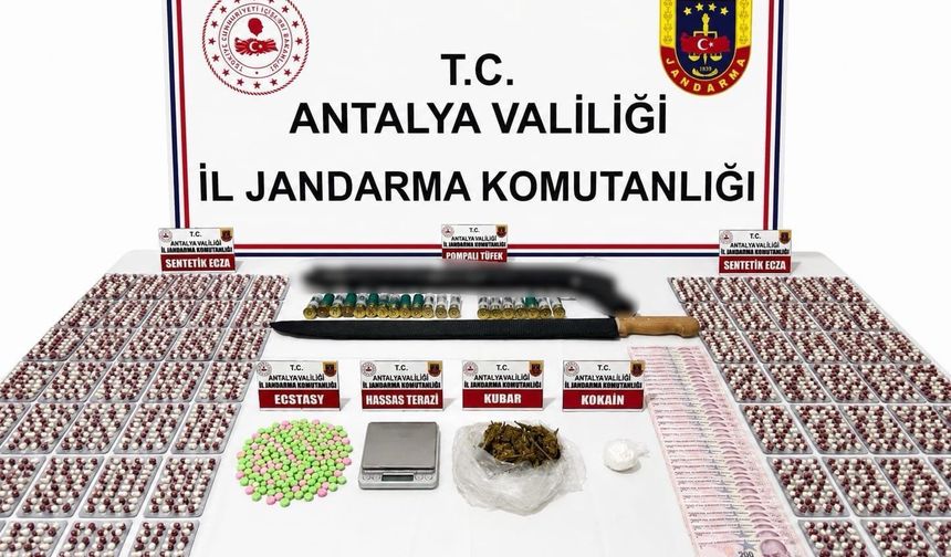 Alanya’da Uyuşturucu Operasyonu: Kokain, Extasy ve Silah Ele Geçirildi