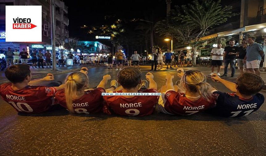 Alanya'da tatil yapan Norveçliler, Brezilya galibiyetini böyle kutladı. kürek çektiler