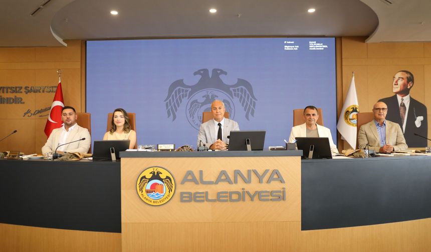 Alanya Belediye Meclisi’nde yoğun gündem: Başkan Özçelik’ten dikkat çeken açıklamalar
