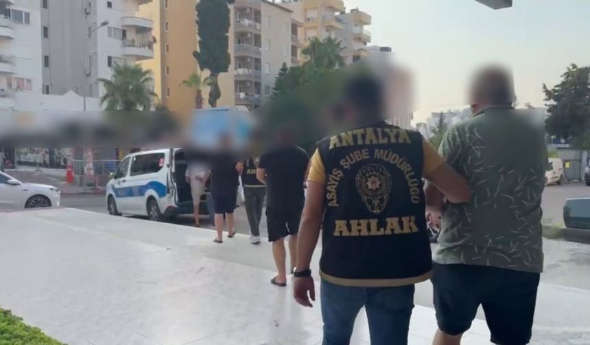 Fuhuş Operasyonunda 5 Şüpheli Yakalandı, 14 Kadın Kurtarıldı