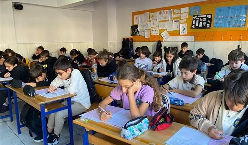 Telefonlar cebe, veliler randevuya! Okullarda yeni dönem kuralları belli oldu